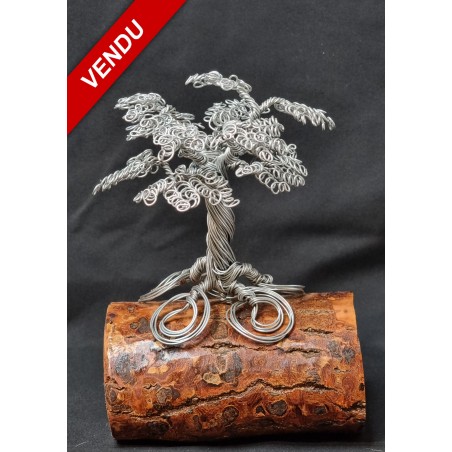 Petit Arbre déco en métal avec pied en spirale style bonsaï sur écorce creuse de bois vernis fait main en France.