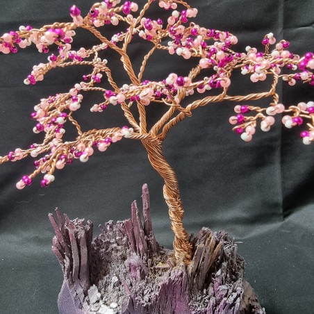 Cerisier en fil d'aluminium cuivré avec perles de verre rose et socle bois violet